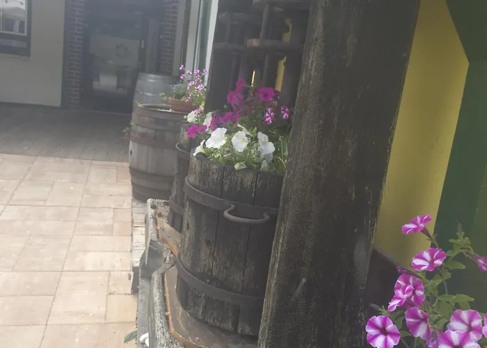 Zum Schiffmeister Wesenufer